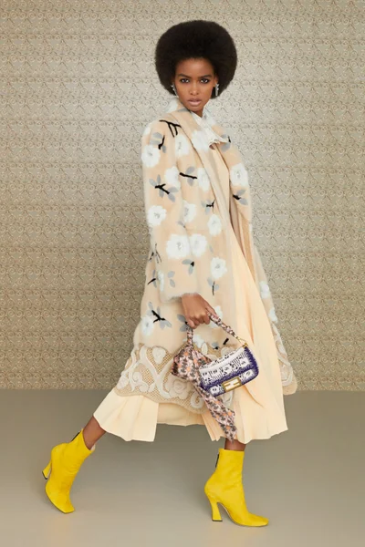 Look 18